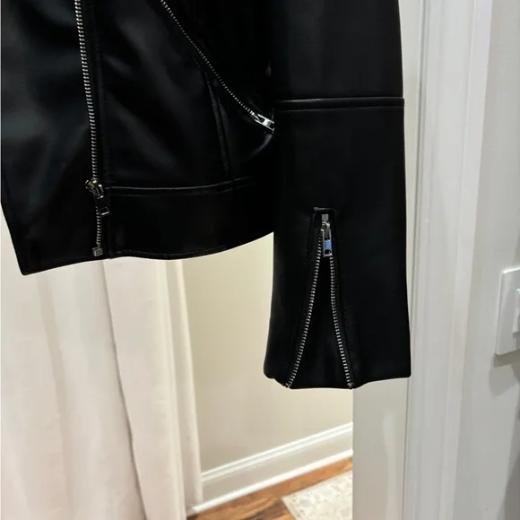 Women leather jacket - Picture 2 of 4